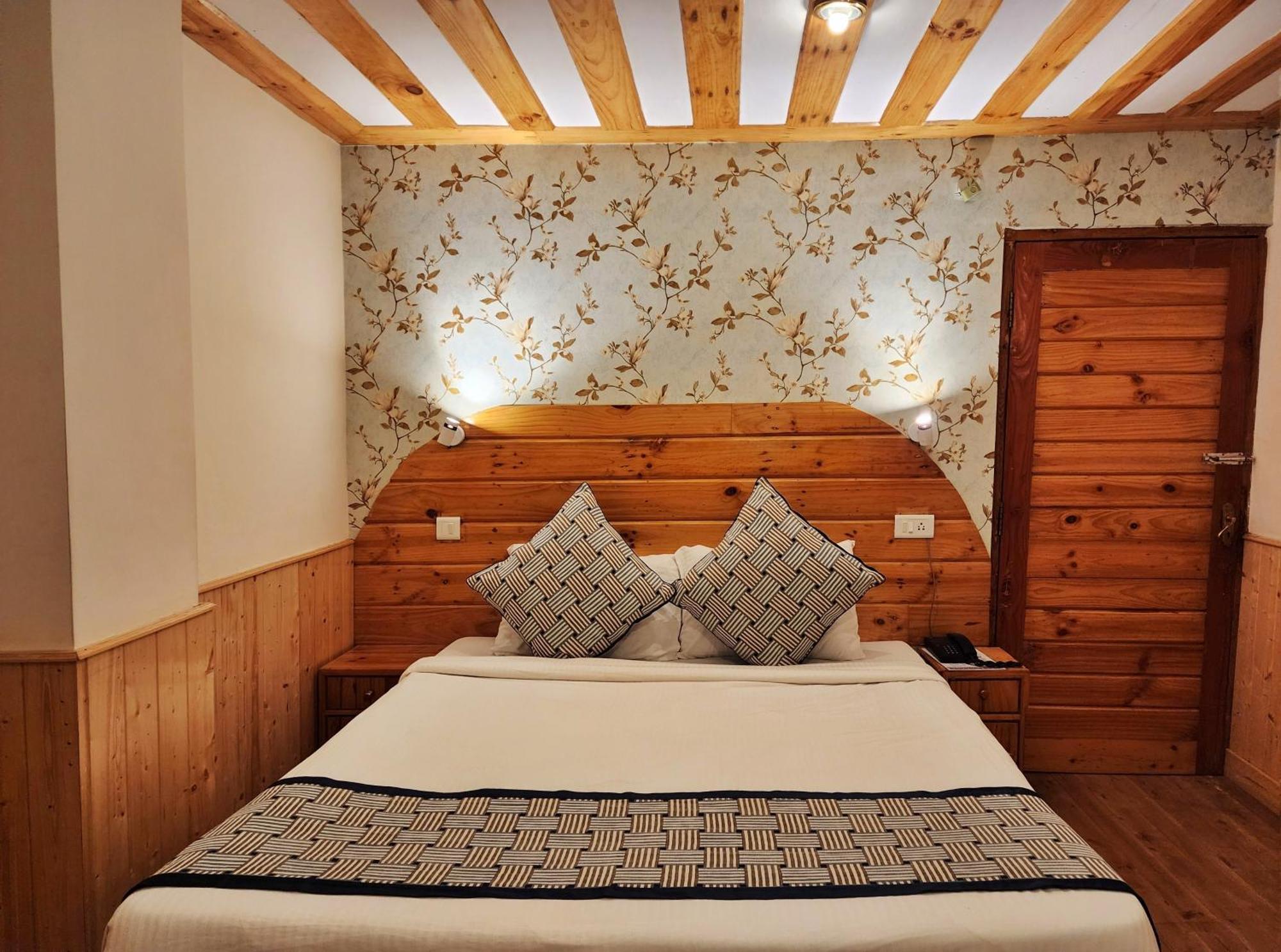 Hotel Pineview シムラー エクステリア 写真